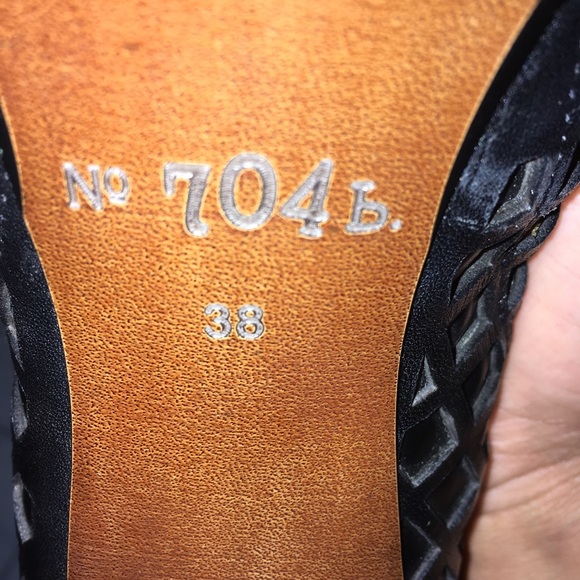 No. 704b. Black heels - Picture 5 of 5